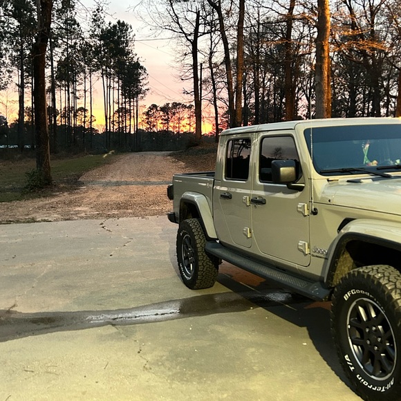 Meet your Posher, Carrie! Posh Ambassador!!🤩 - Picture 3 of 13